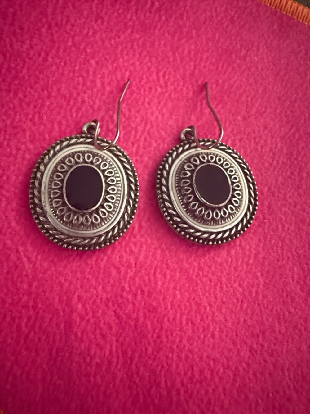 Vintage-Inspired Silver Drop Earrings with Black Center